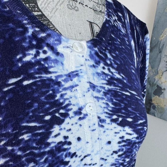 Joseph A. Cardigan Button Down Sweater mesmerizing blue and white pattern size M - Picture 8 of 9